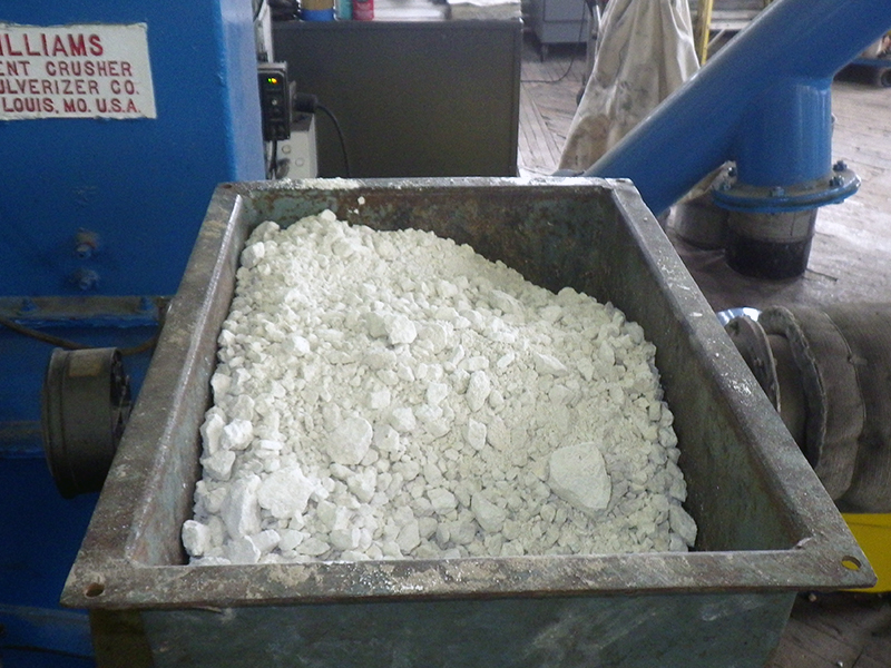 Rocks in diatomaceous earth grinding mill - Williams Patent Crusher